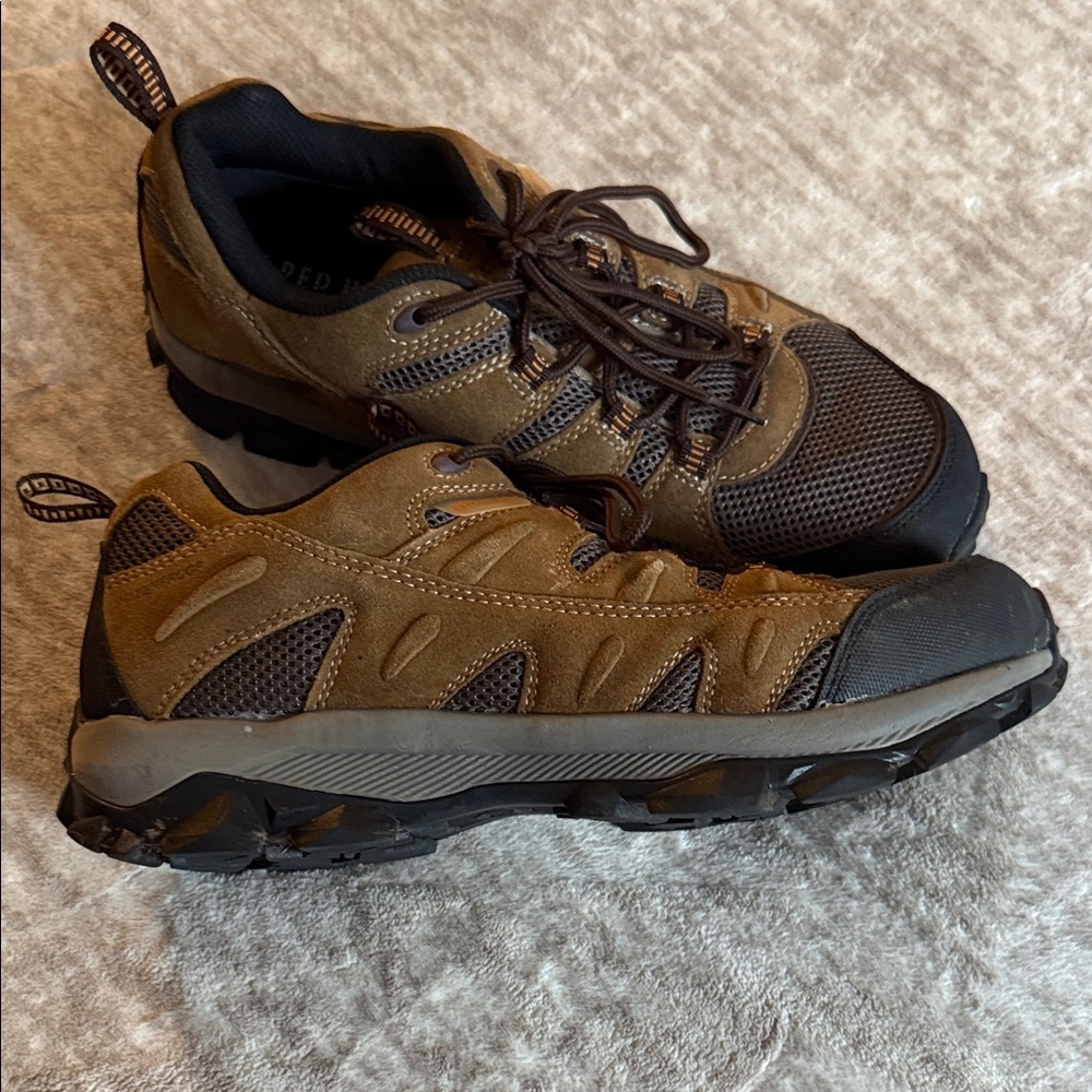 Red Head Overland ll Waterproof low rise hiking shoes